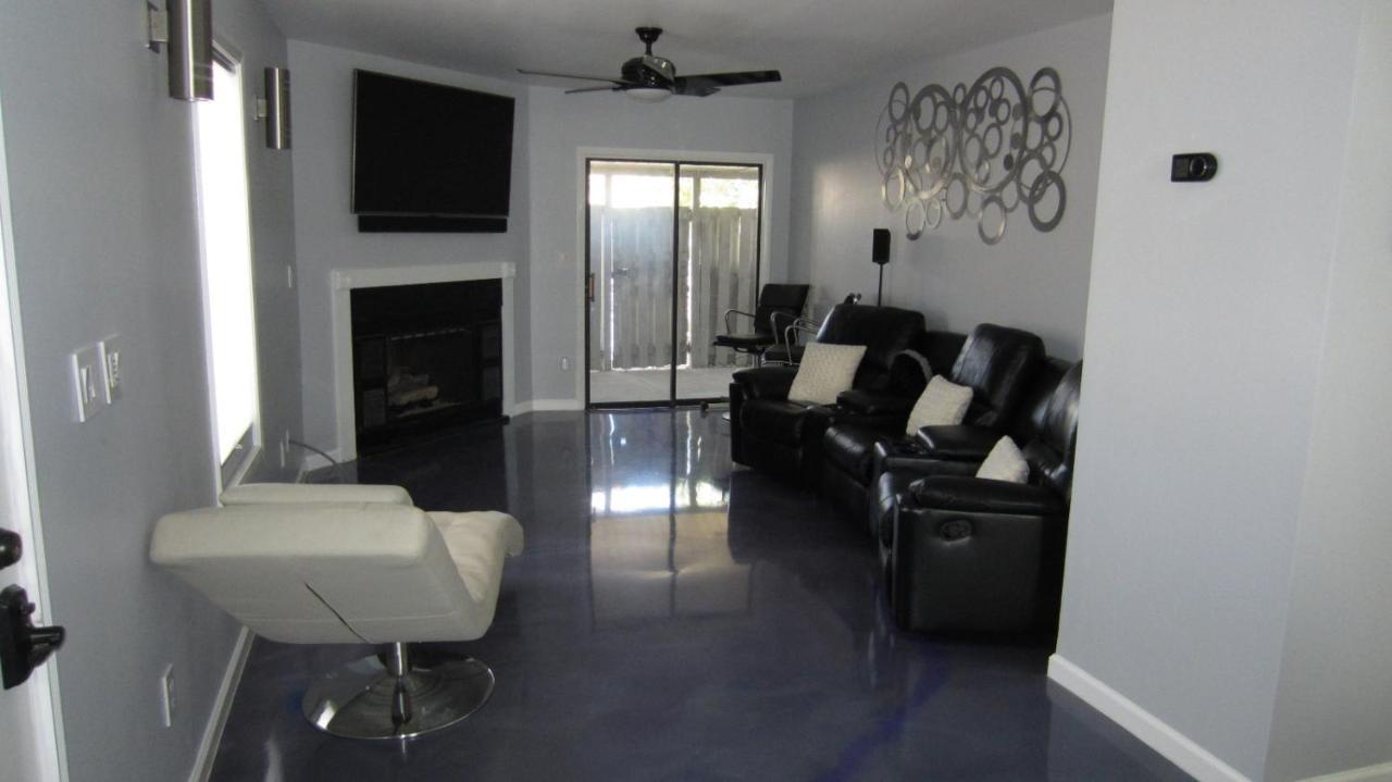 Modern/Retro Condo ไฮพอยท์ ภายนอก รูปภาพ